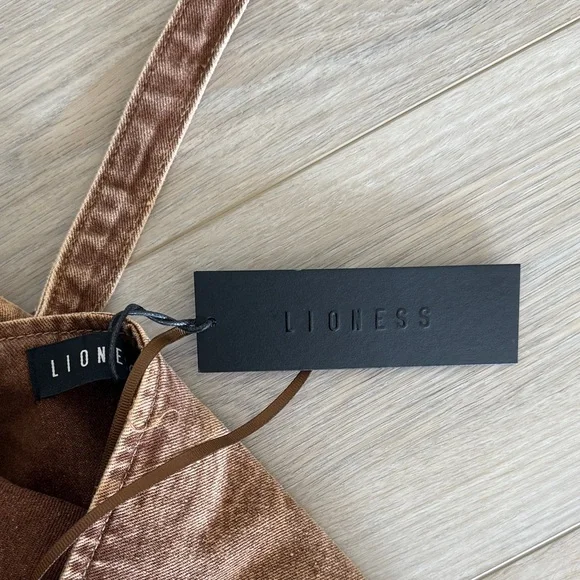 NWT Lionesses Hills Halter Top - Picture 2 of 4